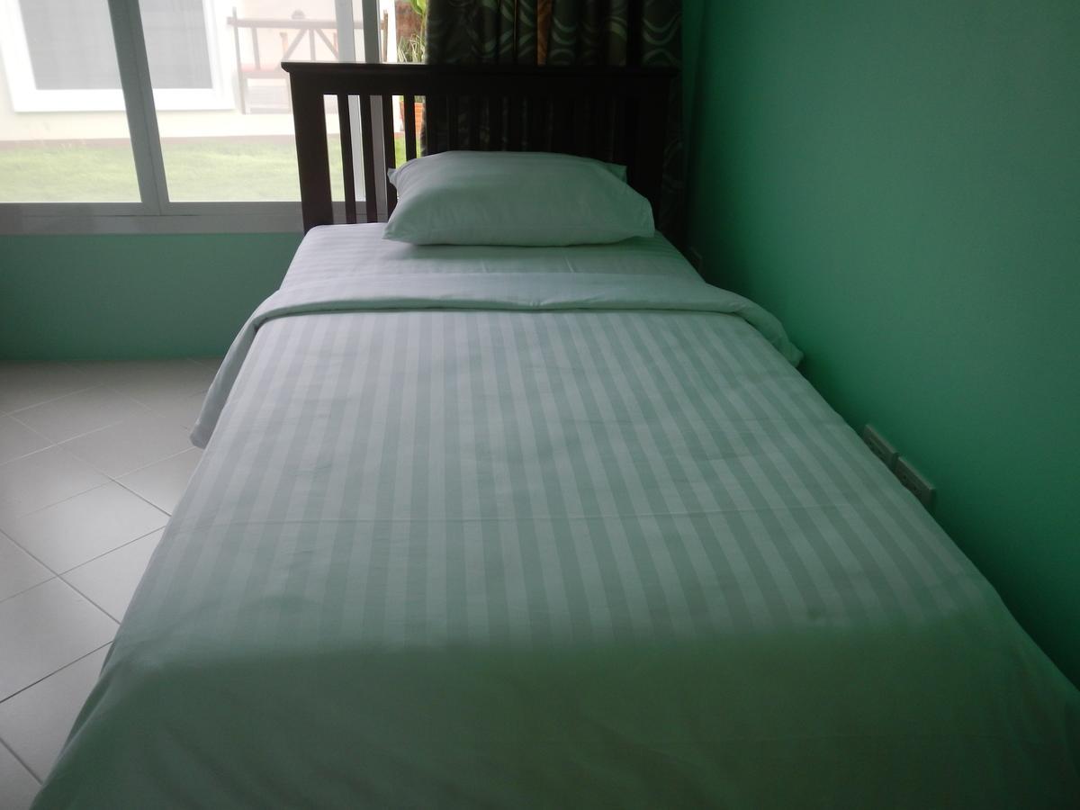 Pat'S Hideaway Bungalows Rayong Exterior photo