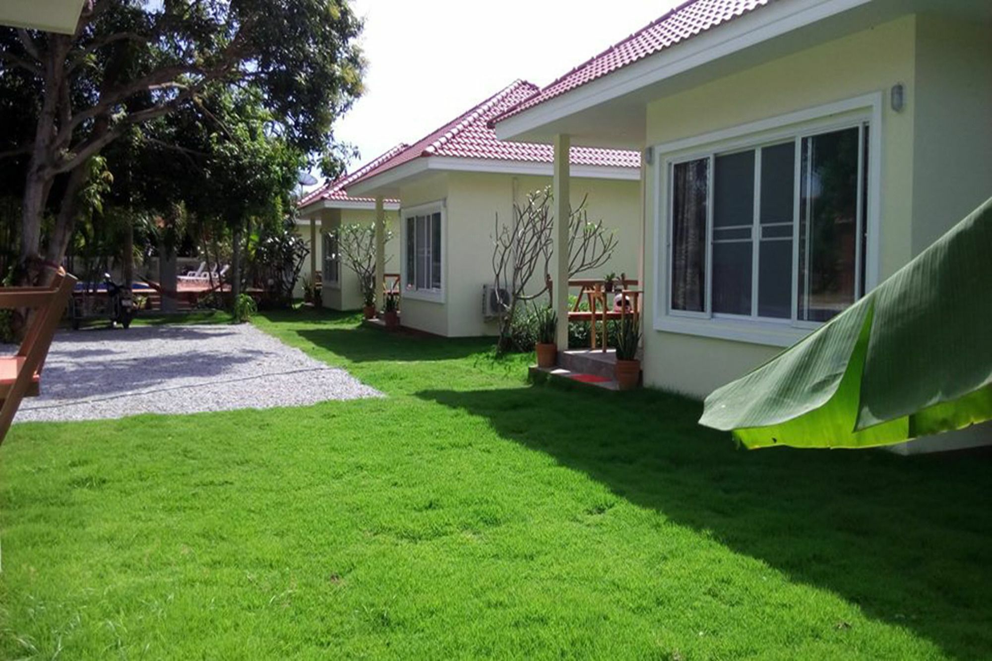 Pat'S Hideaway Bungalows Rayong Exterior photo