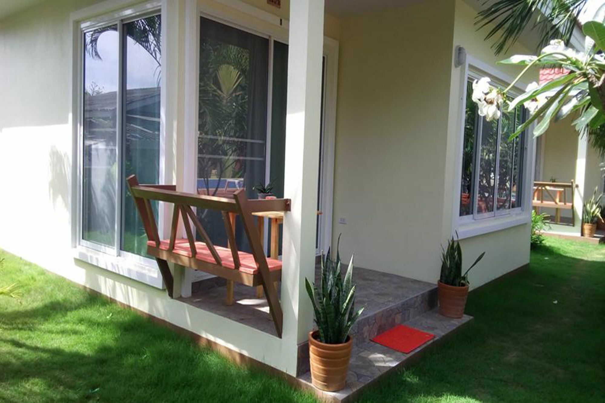 Pat'S Hideaway Bungalows Rayong Exterior photo