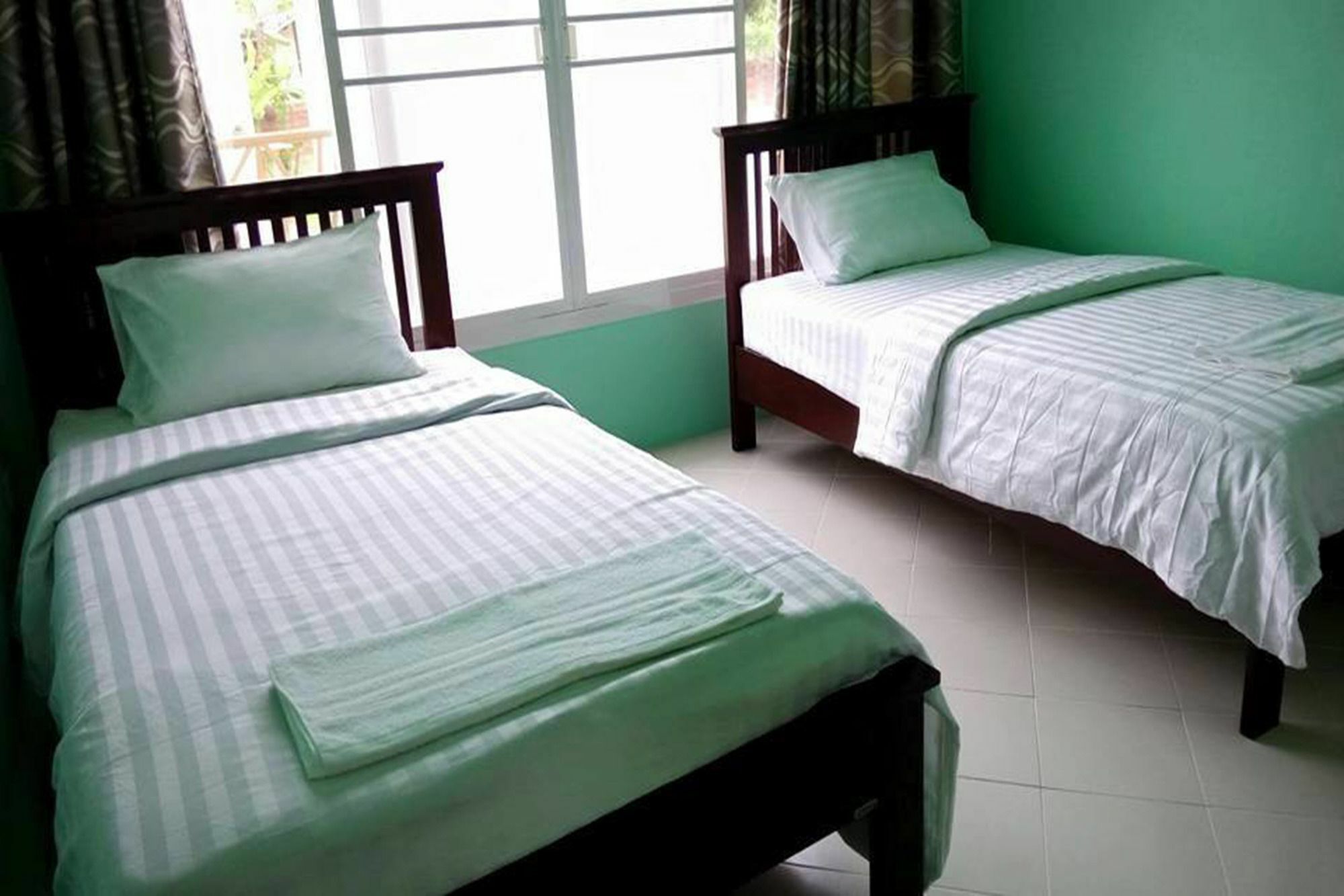 Pat'S Hideaway Bungalows Rayong Exterior photo