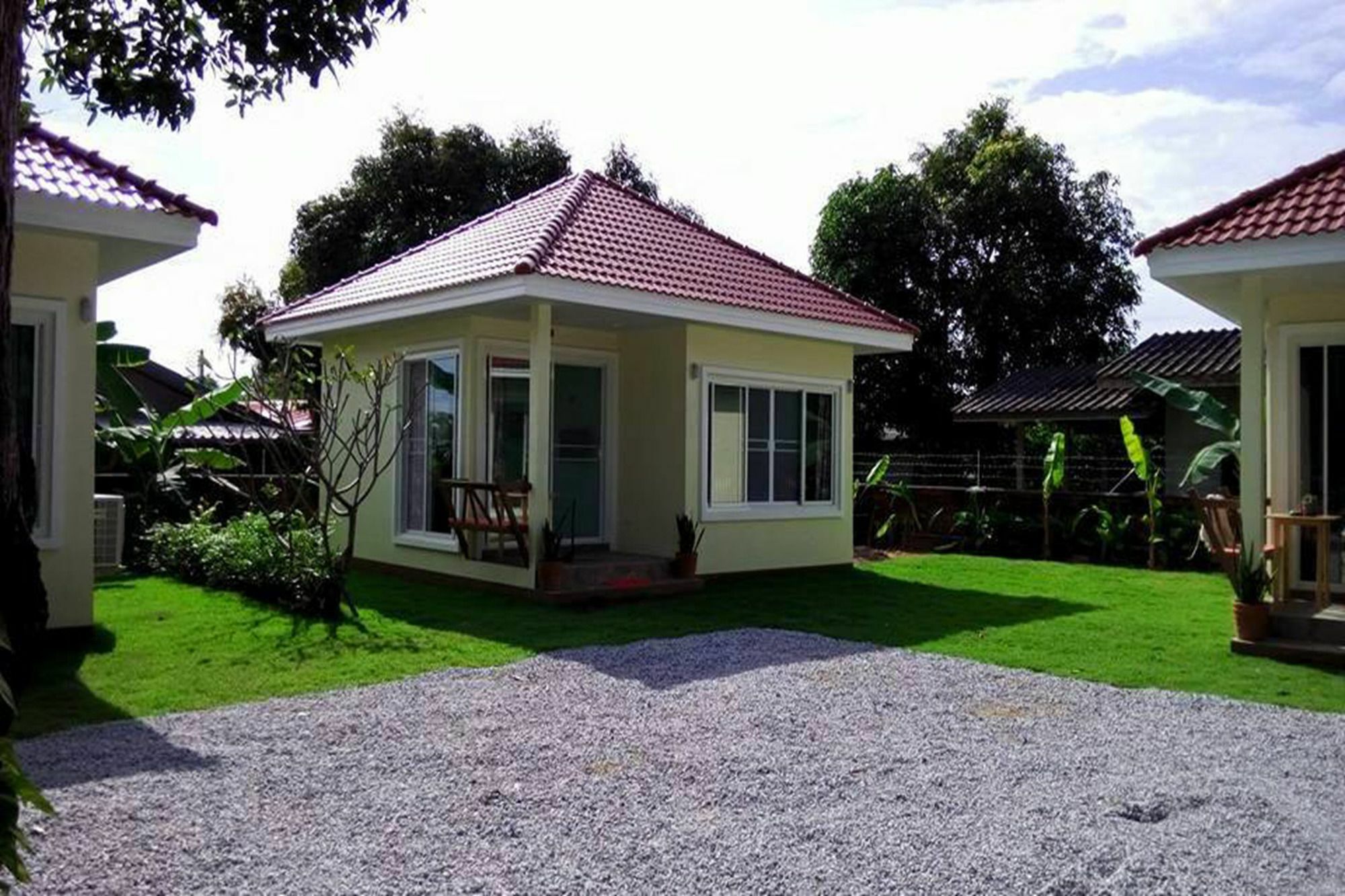 Pat'S Hideaway Bungalows Rayong Exterior photo
