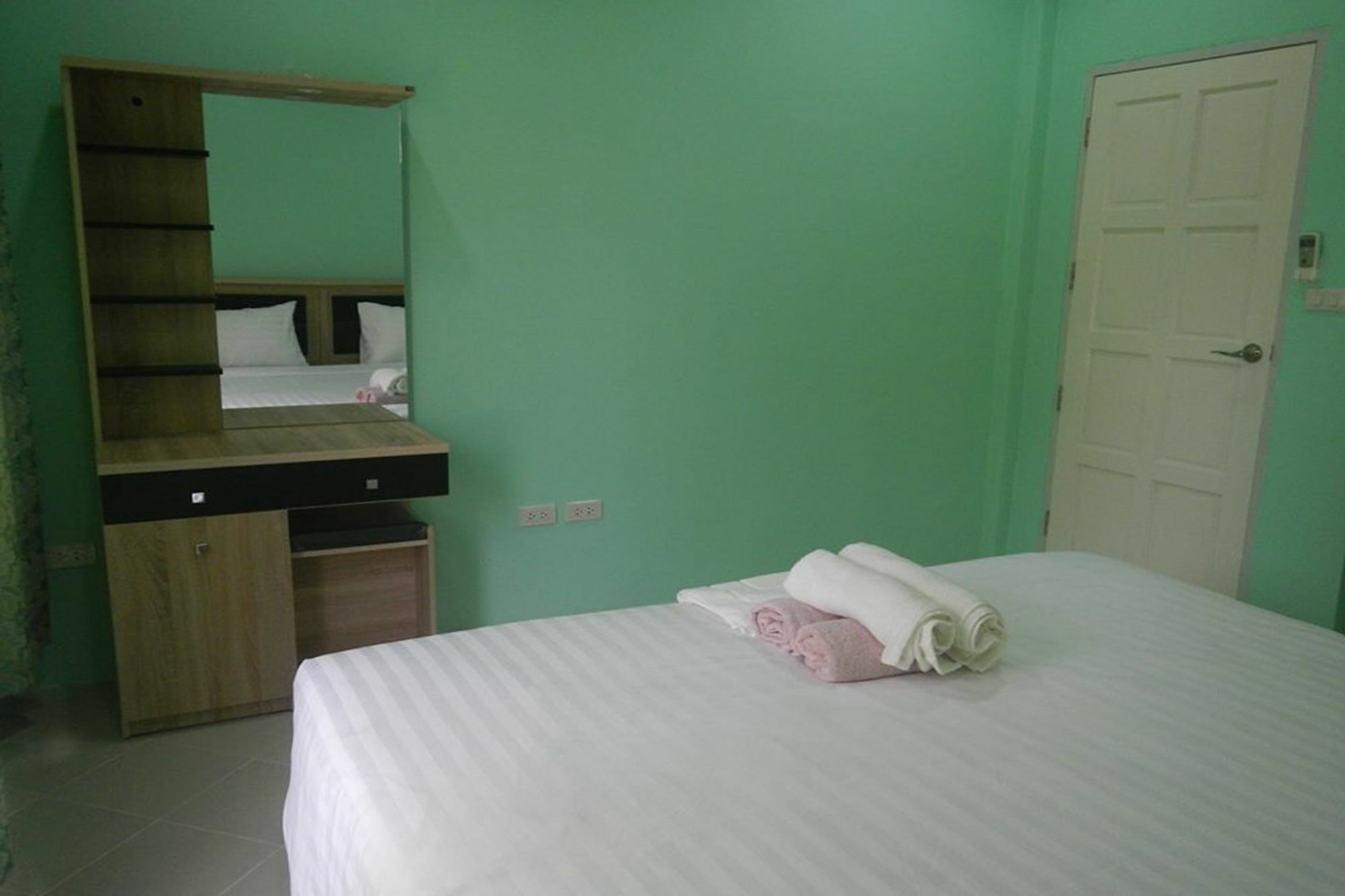 Pat'S Hideaway Bungalows Rayong Exterior photo
