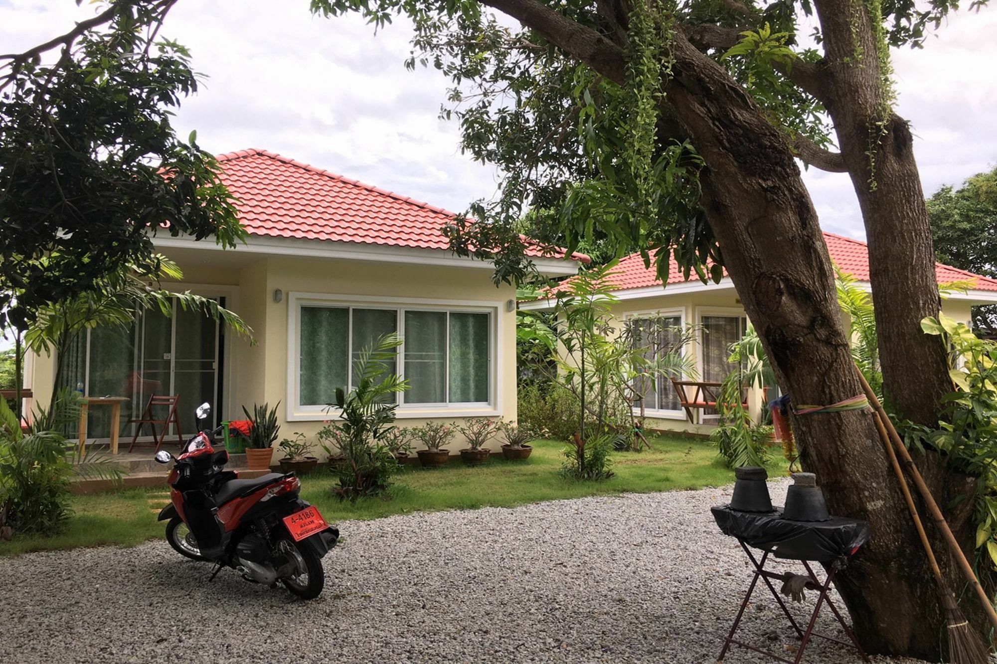 Pat'S Hideaway Bungalows Rayong Exterior photo